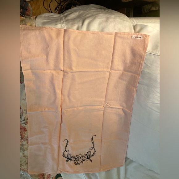 Hand Embroidered Hand-towel. Pretty pink w black embroidery. 20x27” NWOT - Picture 6 of 6